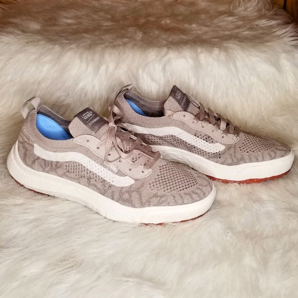 *NEW* VANS UA UltraRange VR3 - Picture 11 of 15